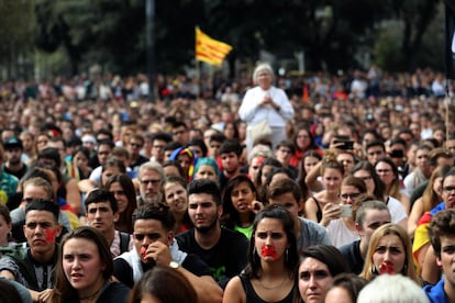 Una multitud protesta en Barcelona.