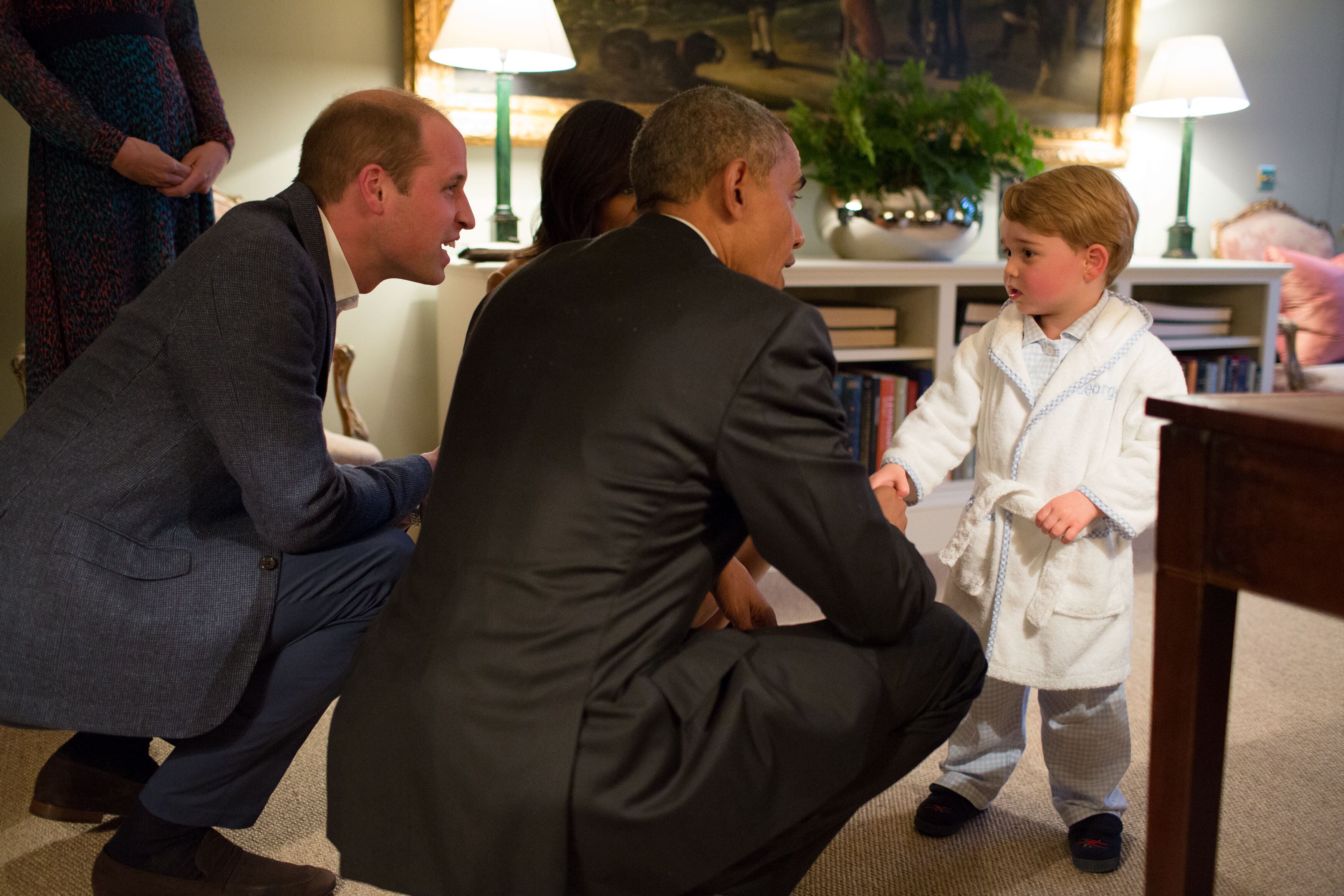 El príncipe Jorge recibe a Barack Obama en el palacio de Kensington, el 22 de abril de 2016. 