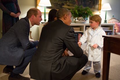 El príncipe Jorge recibe a Barack Obama en el palacio de Kensington, el 22 de abril de 2016.