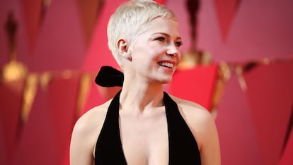 Michelle Williams, perfecta sin complicarse: pixie y maquillaje sencillo.