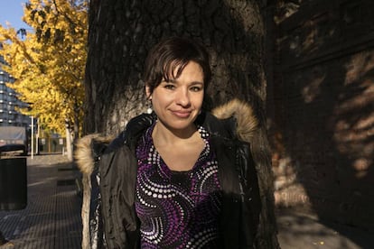 La escritora argentina Betina González, en Buenos Aires.