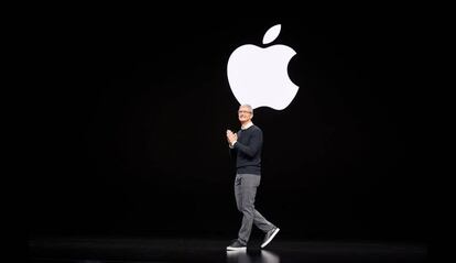 Tim Cook en el escenario de una keynote de Apple.
