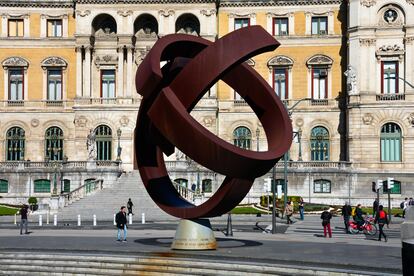 La escultura 'Variante Ovoide de la Desocupación de la Esfera', de Jorge Oteiza. 
