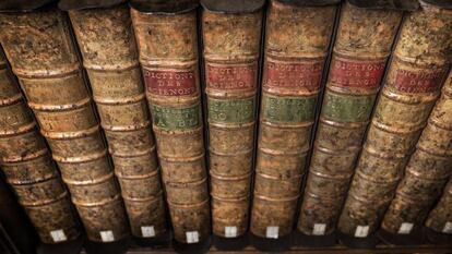 Vista de la Biblioteca de la RAE donde se guardan los vol&uacute;menes que componen la &#039;Encyclop&eacute;die&#039; de D&#039;Alembert y Diderot.