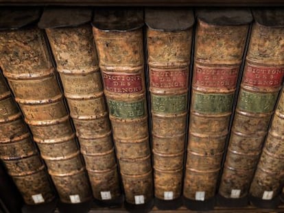 Vista de la Biblioteca de la RAE donde se guardan los vol&uacute;menes que componen la &#039;Encyclop&eacute;die&#039; de D&#039;Alembert y Diderot.