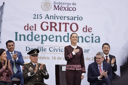 Ceremonia de apertura del primer contingente militar encabezado por la presidenta Sheinbaum.