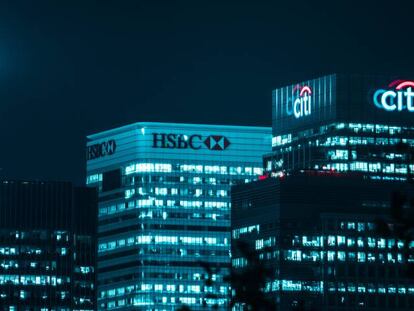 Vista de un edificio de Citi y de uno de HSBC