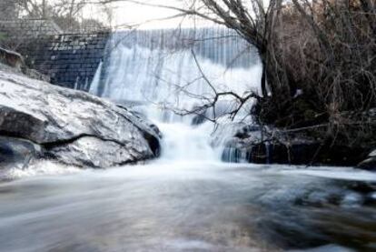 Salto de agua de El Picacho, en El Berrueco.