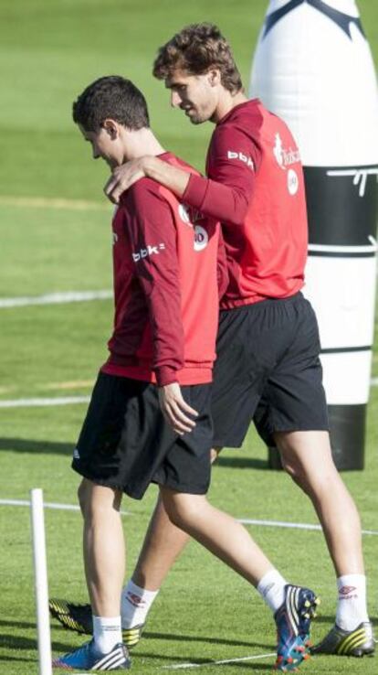 Herrera y Llorente en el entrenamiento de ayer.