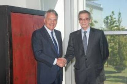 El presidente de Mutua Madrileña, Ignacio Garralda, junto al presidente de Telefónica, César Alierta.