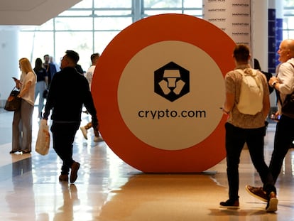 El logo de la empresa Crypto.com, presente durante la conferencia sobre el bitcoin que cada año se celebra en Miami, el pasado abril.