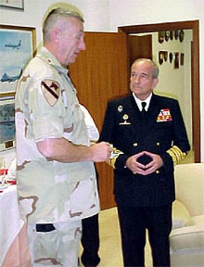 El general Tommy Franks, izquierda, con el almirante Moreno-Barberá.