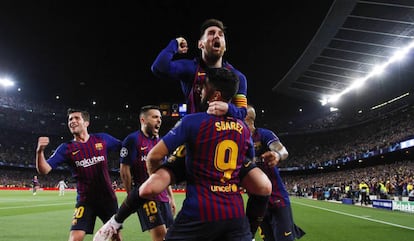 Messi celebra un gol junto a sus compañeros.