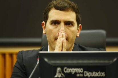 Albert Rivera duarnte la rueda de prensa en el Congreso.