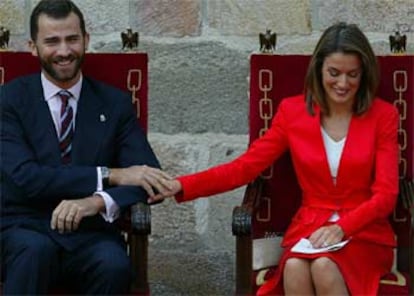 Los príncipes de Asturias, durante el acto de entrega del Premio Príncipe de Viana al arquitecto Fernando Redón.