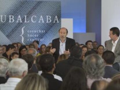 Rubalcaba, durante su intervención en un encuentro con simpatizantes en Vigo.