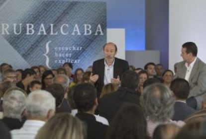 Rubalcaba, durante su intervención en un encuentro con simpatizantes en Vigo.