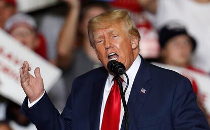 El expresidente Donald Trump, este sábado, durante un mitin en el Covelli Centre de Youngstown (Ohio).