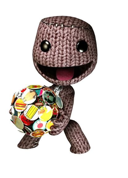 Little big planet 3

¿Quién dice que los videojuegos no sirven para nada? Al contrario, estimulan un sinfín de sentidos y habilidades. Y con propuestas como estas, los niños aprenderán a dejar volar la imaginación y a crear sus propios mundos y desafíos. Así pasa con Little Big Planet (en la imagen grande). Parecía una plataforma tipo Super Mario o Rayman, pero gracias a su editor se convirtió en un gran cajón de sastre. Se pueden crear videojuegos no solo de plataformas, sino también carreras con otros jugadores, juegos de sigilo en los que emular a un espía o incluso paseos musicales donde escuchábamos notas de alguna famosa canción del mundillo del joystick. Actualmente hay más de siete millones de niveles compartidos y se trata de una saga exclusiva de las consolas PlayStation.

Project Spark

La respuesta de Microsoft a Little Big Planet es Project Spark, que se estrenó a finales del año pasado. Mediante un formato free to play –puedes jugar sin coste alguno– permite recrear mundos espectaculares que destacan por un apartado visual que quiere emular los grandes universos de Pixar y Dreamworks.

Minecraft

Poco se puede decir del considerado Super Mario Bros del siglo XXI. Un videojuego en el que se explota la creatividad al máximo construyendo fortalezas y mundos de ensueño a base de bloques mientras nos preparamos para sobrevivir a las hordas enemigas. El juego más visto en Youtube y una obra que destaca por su sencillez.