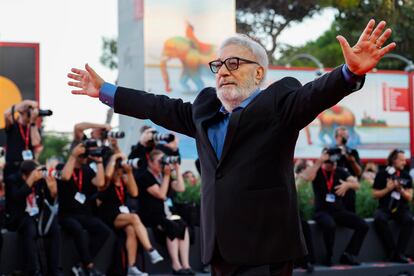 El director Gianni Amelio, en la alfombra roja de la proyección de gala de su 'Campo de batalla', ayer sábado por la tarde.