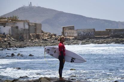 La surfista española Nadia Erostarbe en la World Surf League celebrada en Senegal en marzo de 2019.