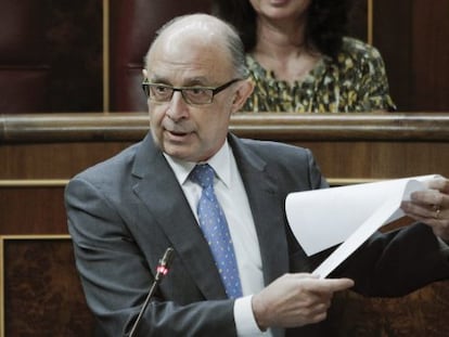 El ministro de Hacienda, Cristóbal Montoro, en 2016 en el Congreso.