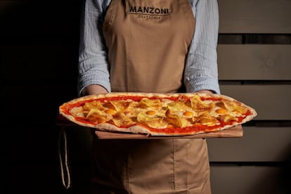 A comienzos de año, Manzoni Trattoria se mudó de ubicación, del barrio de Chamberí a un local mucho más amplio en las proximidades de la plaza de Castilla. El proyecto de dos socios, Nacho Gil y Stefano Carta, se había quedado pequeño, y con una clientela fiel deseaban un local más confortable en el que seguir dando mecha al horno del que sacan sus pizzas, de las que se ocupa el afamado pizzaiolo Alberto Carta, padre de Stefano, que llegó a España procedente del lago de Como (Italia). 
