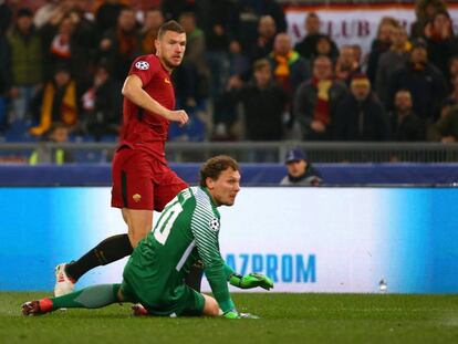 Dzeko marca el gol de la Roma tras superar a Pyatov.