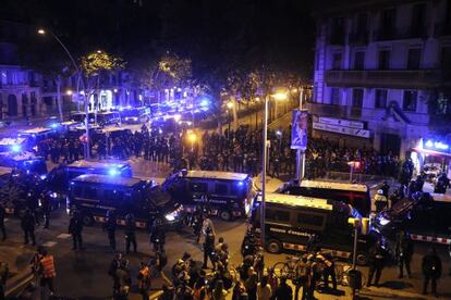 La &ldquo;c&aacute;psula&rdquo; que los Mossos organizaron el pasado s&aacute;bado en la Gran Via de Barcelona.