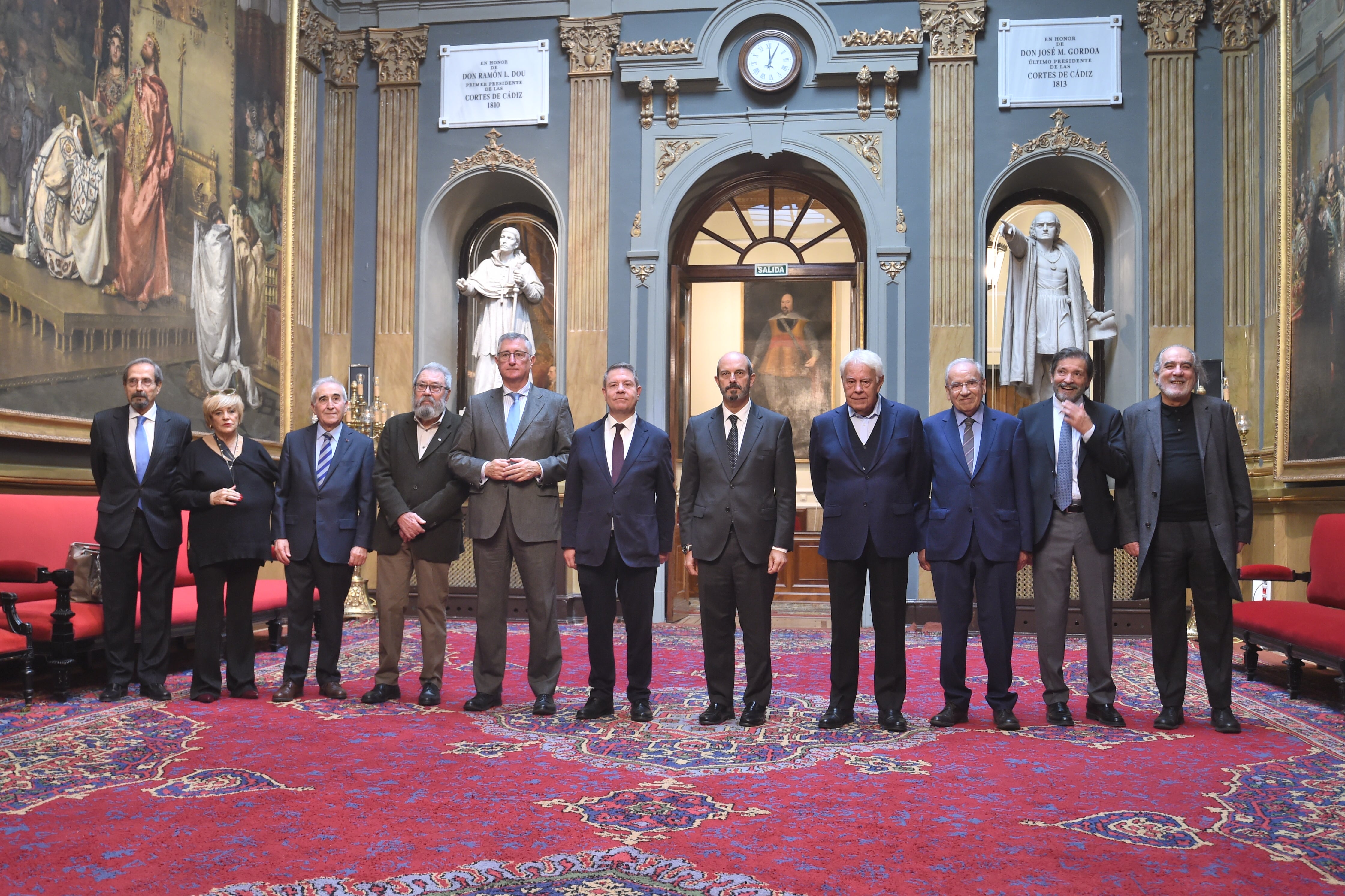 La vieja guardia del PSOE rinde homenaje a Lambán en un acto crítico con el Gobierno