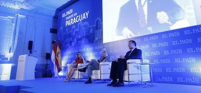 Ana Pastor, Javier Moreno y Ramón Jiménez Gaona. Ministro de
Obras Públicas y Comunicaciones de Paraguay