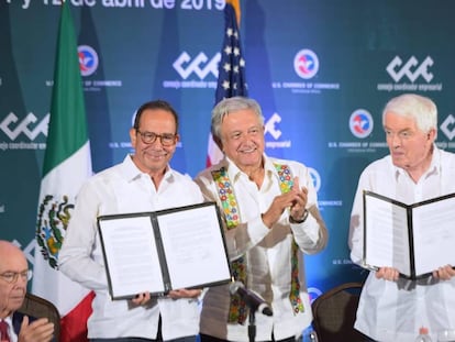 López Obrador con los presidentes de las patronales de EE UU y México. 