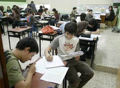 Alumnos de secundaria del colegio Vizcaya, en Zamudio.