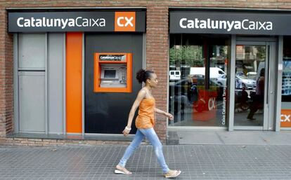 En la imagen, una sucursal de CatalunyaCaixa, marca comercial de Catalunya Banc, en Barcelona. EFE/Archivo