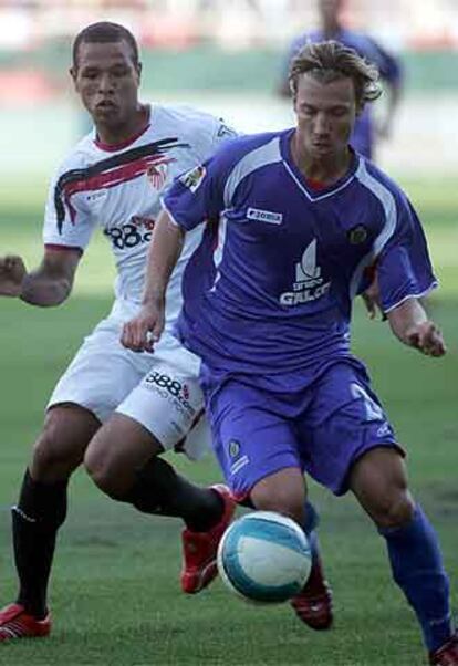 Luis Fabiano, a la izquierda, y Alexis.