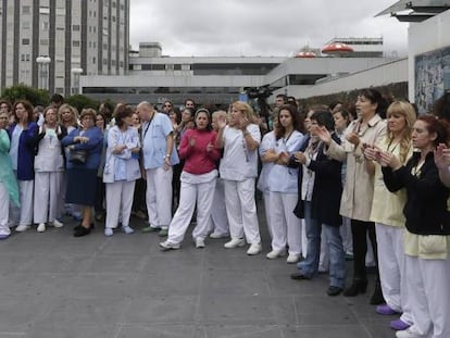 Trabajadoras del Hospital Universitario de La Paz de Madrid, durante una protesta.