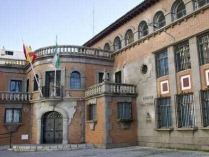 Instalaciones de la Aduana en Huelva.