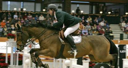 Cayetano Martínez de Irujo en una competición hípica de 2006