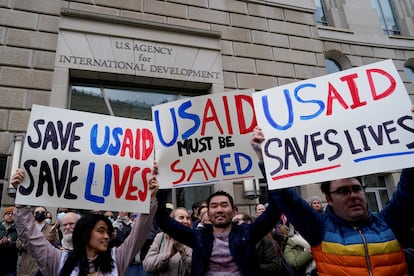 Protesta de trabajadores de USAID en Washington, este lunes. 