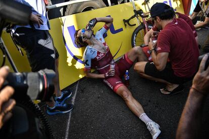 Rick Zabel intenta recuperarse nada más terminar la etapa de La Rosière.