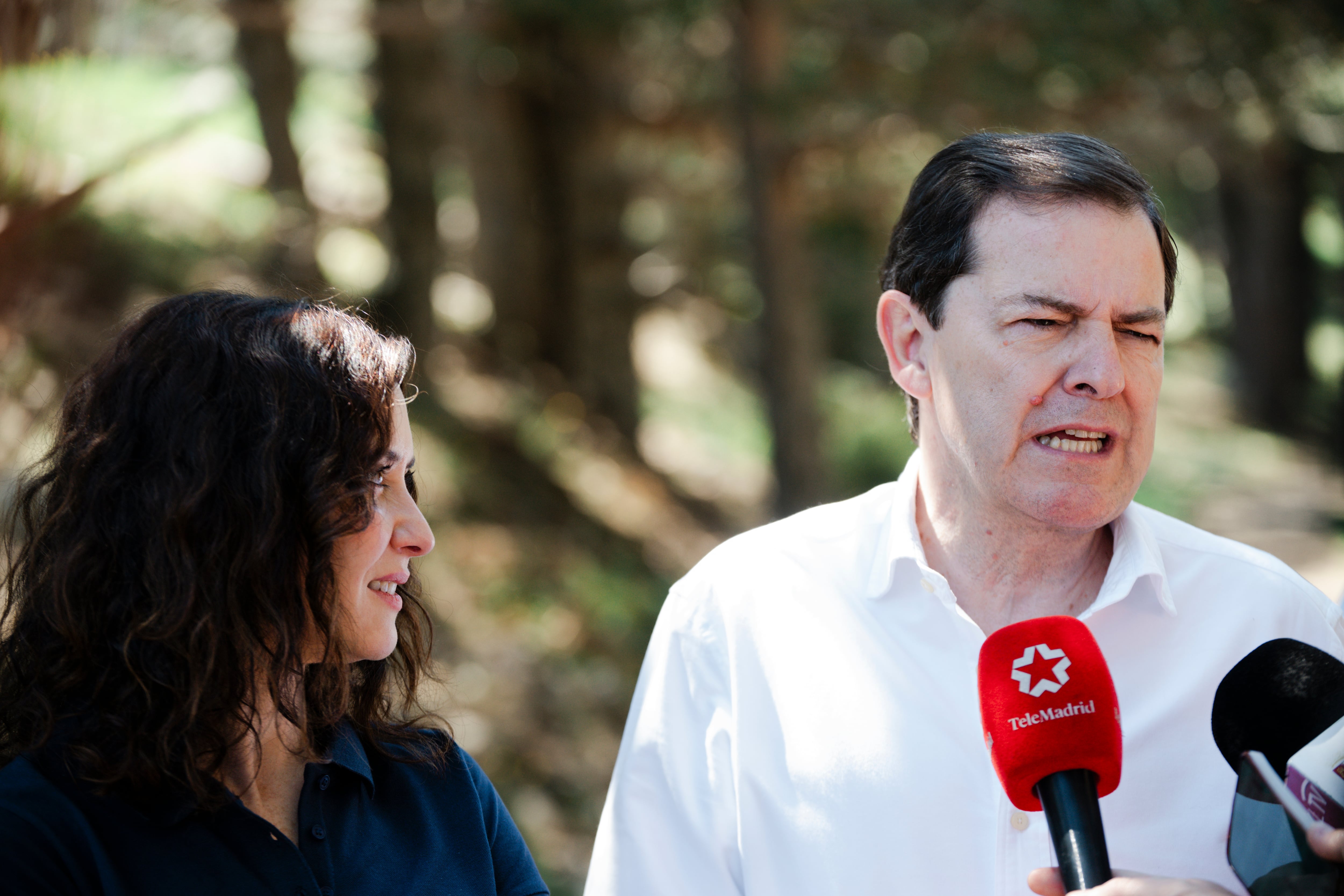 El PP y Vox ultiman un pacto de Gobierno en Castilla y León que incluye la “prioridad nacional”