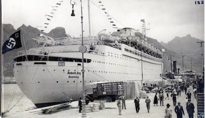 The mooring of the ‘Robert Ley’ at the Santa Cruz harbor, Tenerife, in April 1939.