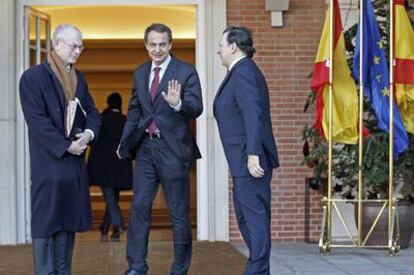 Desde la izquierda, Herman van Rompuy, José Luis Rodríguez Zapatero y José Manuel Durão Barroso, en La Moncloa.