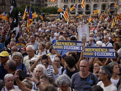 Acto de Omnium Cultural, la ANC e Intersindical, celebrada el domingo en la plaza de Cataluña de Barcelona.