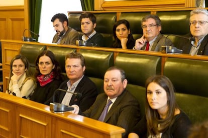 Los ediles del PP de Santiago en el pleno 