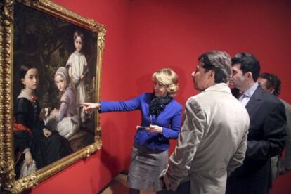 Esperanza Aguirre y el vicepresidente consejero de Cultura y Deporte, Ignacio González, en la presentación de la exposición 'El mundo de los Madrazo'