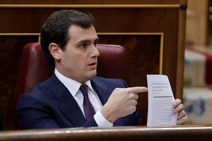 Albert Rivera interpela a Rajoy en la sesión de control en el Congreso el pasado miércoles.