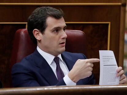Albert Rivera interpela a Rajoy en la sesión de control en el Congreso el pasado miércoles.