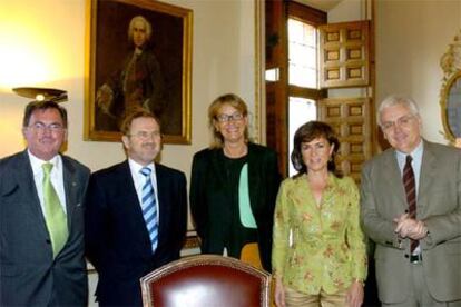 En la imagen, la ministra de Cultura, Carmen Calvo, junto a los consejeros de las cuatro comunidades.