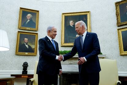 El presidente de Estados Unidos, Joe Biden, con el primer ministro israelí, Benjamin Netanyahu, en el Despacho Oval de la Casa Blanca en Washington, en julio pasado.